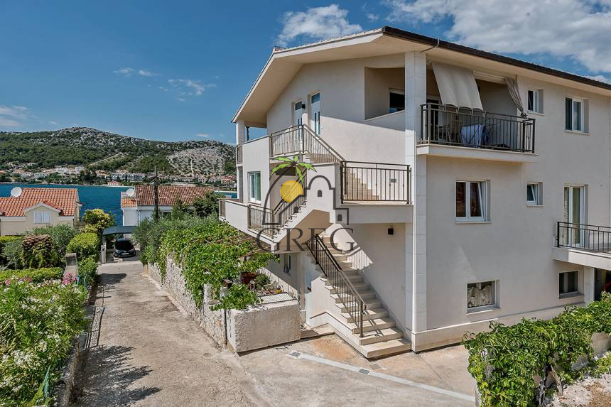 Croatia, Middle Dalmatia,  - Apartment building, for sale
