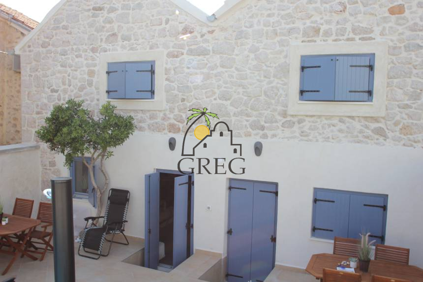 Croatia, North Dalmatia,  - Stone house, for sale