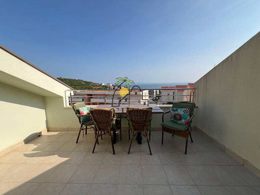 Croatia, Middle Dalmatia, Promajna - Apartment, for sale